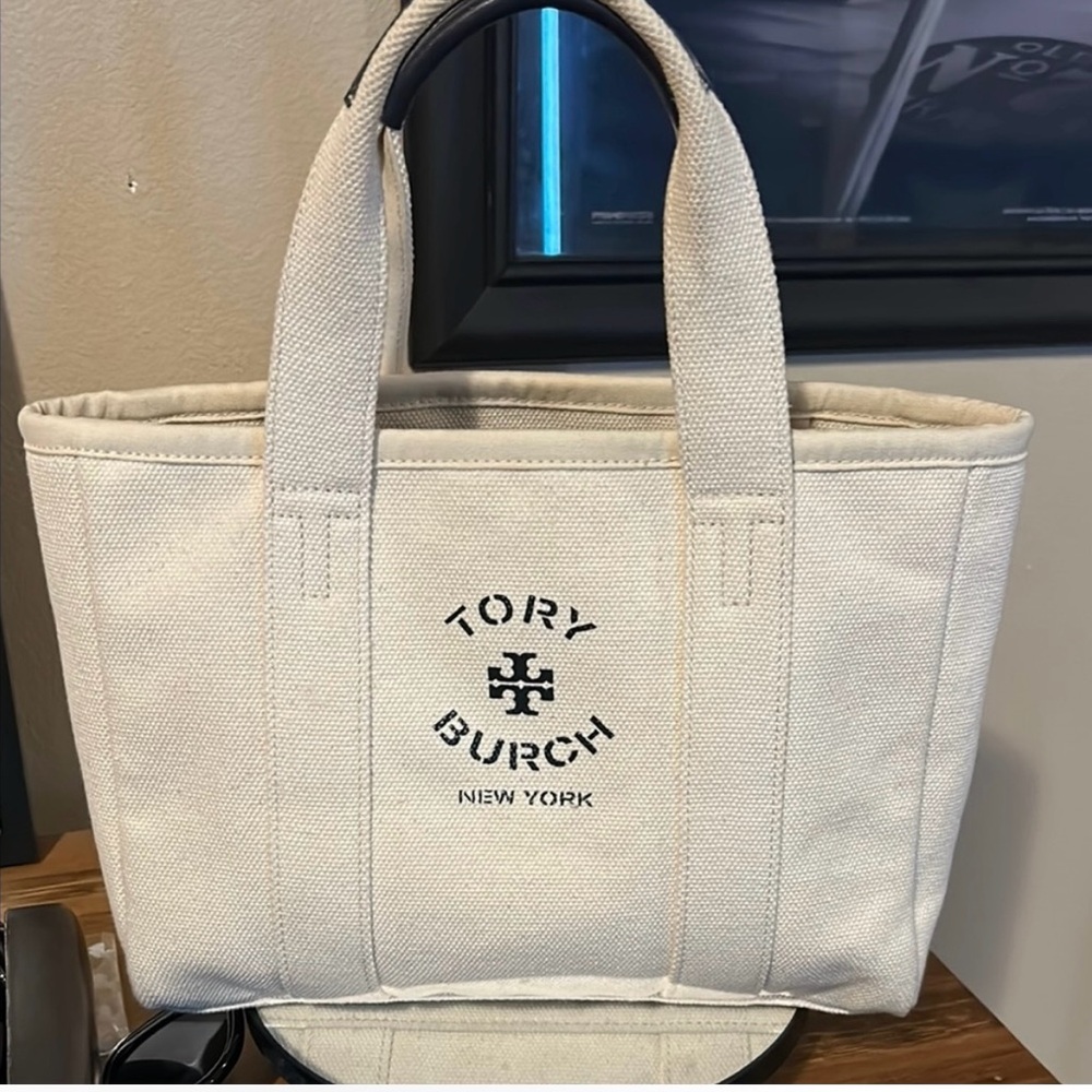 NWOT Tory Burch Ivory Canvas Tote with Black Logo shopping bags Beach Bags